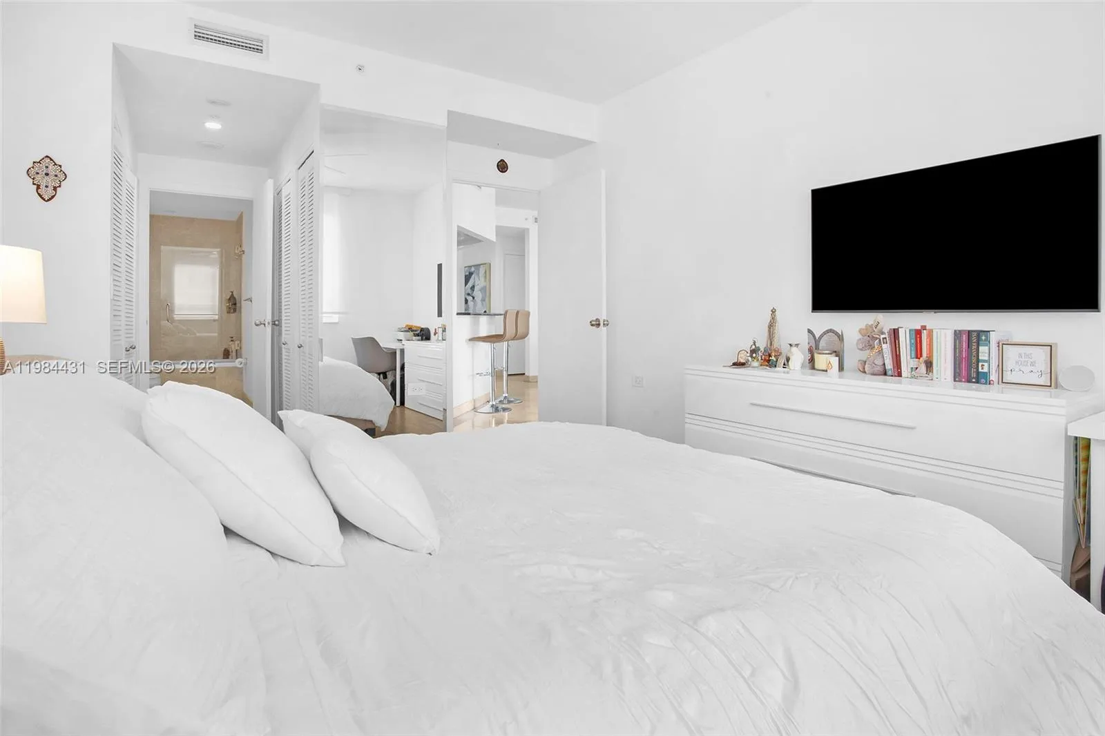 801 Brickell Key Blvd 907, Miami, Florida 33131, Miami, Florida 33131, 1 Bedroom Bedrooms, ,2 BathroomsBathrooms,Residential Lease,For Rent,801 Brickell Key Blvd 907, Miami, Florida 33131,A11984431