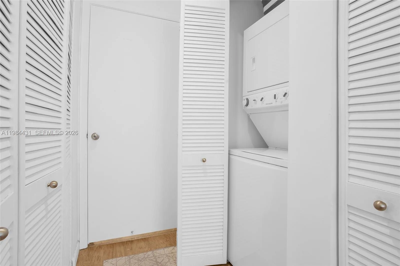 801 Brickell Key Blvd 907, Miami, Florida 33131, Miami, Florida 33131, 1 Bedroom Bedrooms, ,2 BathroomsBathrooms,Residential Lease,For Rent,801 Brickell Key Blvd 907, Miami, Florida 33131,A11984431