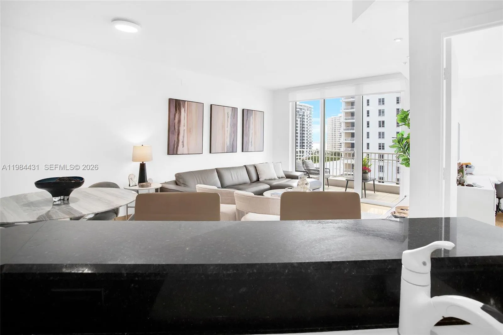 801 Brickell Key Blvd 907, Miami, Florida 33131, Miami, Florida 33131, 1 Bedroom Bedrooms, ,2 BathroomsBathrooms,Residential Lease,For Rent,801 Brickell Key Blvd 907, Miami, Florida 33131,A11984431