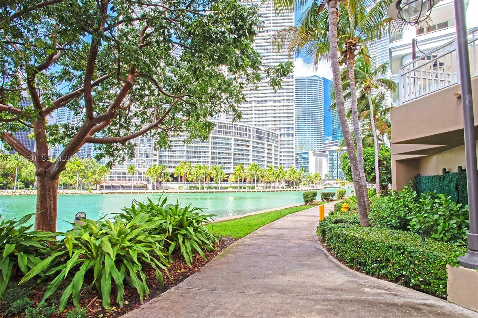 801 Brickell Key Blvd 907, Miami, Florida 33131, Miami, Florida 33131, 1 Bedroom Bedrooms, ,2 BathroomsBathrooms,Residential Lease,For Rent,801 Brickell Key Blvd 907, Miami, Florida 33131,A11984431