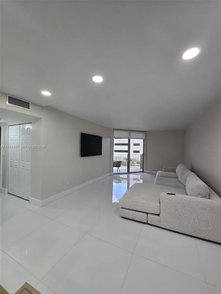 1750 W 46th St 311, Hialeah, Florida 33012, Hialeah, Florida 33012, 2 Bedrooms Bedrooms, ,2 BathroomsBathrooms,Residential Lease,For Rent,1750 W 46th St 311, Hialeah, Florida 33012,A11984487