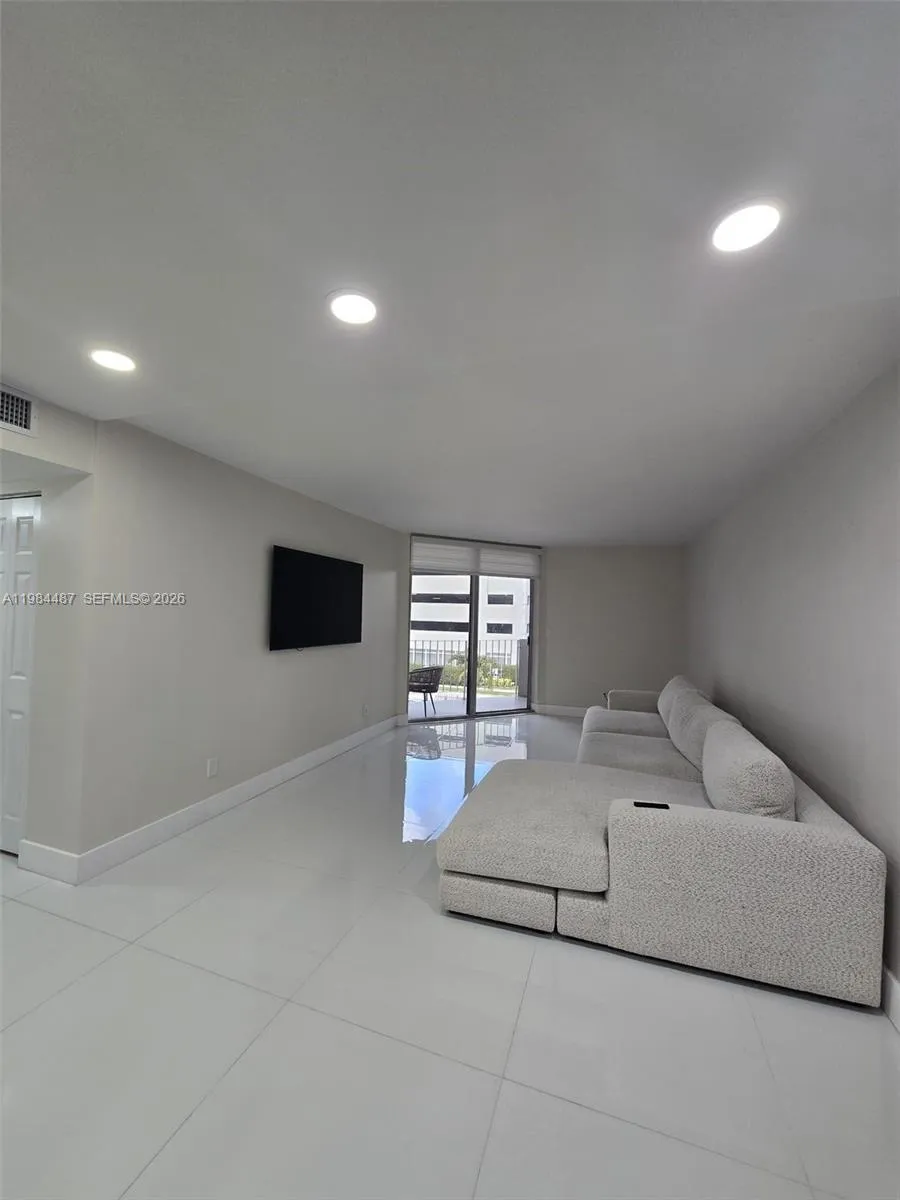 1750 W 46th St 311, Hialeah, Florida 33012, Hialeah, Florida 33012, 2 Bedrooms Bedrooms, ,2 BathroomsBathrooms,Residential Lease,For Rent,1750 W 46th St 311, Hialeah, Florida 33012,A11984487