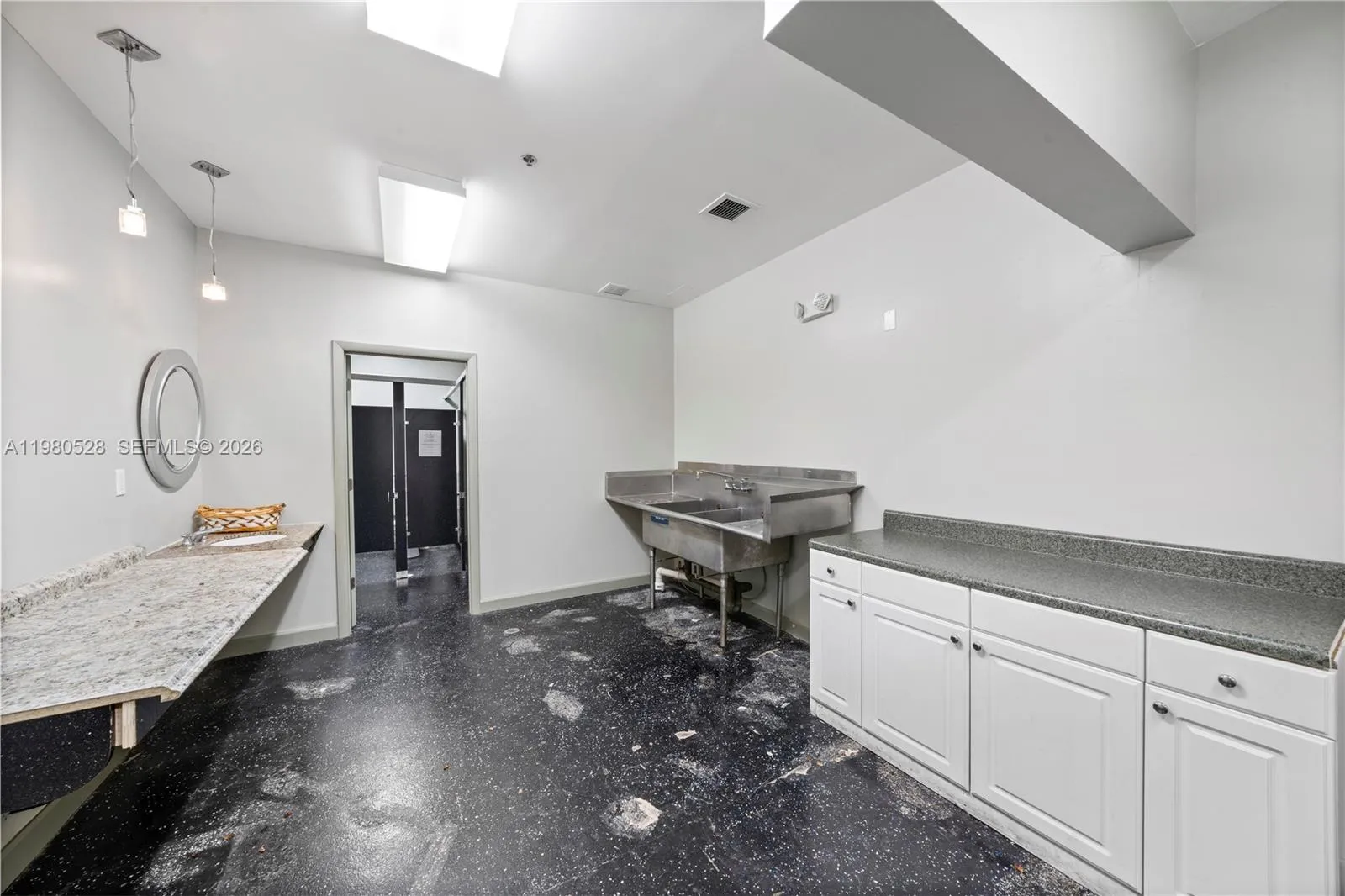 2585 Nw 21st Ter, Miami, Florida 33142, Miami, Florida 33142, ,Commercial Lease,For Rent,2585 Nw 21st Ter, Miami, Florida 33142,A11980528