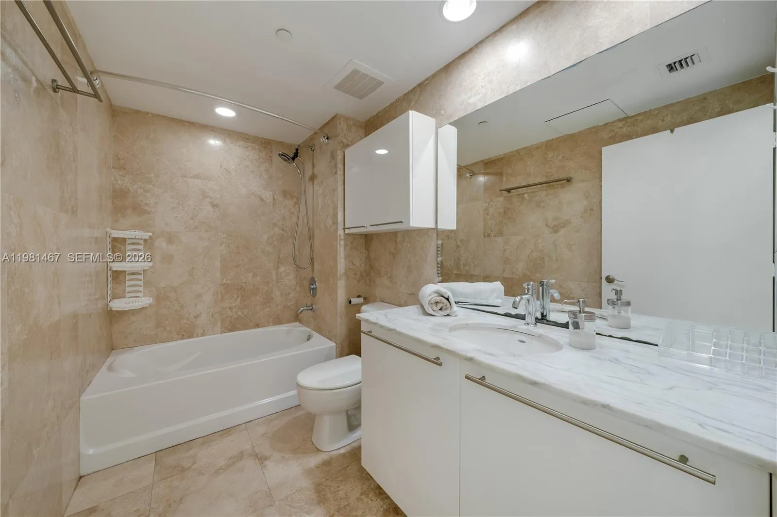 950 Brickell Bay Dr 1403, Miami, Florida 33131, Miami, Florida 33131, 1 Bedroom Bedrooms, ,1 BathroomBathrooms,Residential Lease,For Rent,950 Brickell Bay Dr 1403, Miami, Florida 33131,A11981467