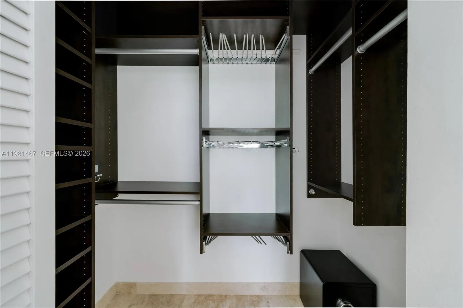 950 Brickell Bay Dr 1403, Miami, Florida 33131, Miami, Florida 33131, 1 Bedroom Bedrooms, ,1 BathroomBathrooms,Residential Lease,For Rent,950 Brickell Bay Dr 1403, Miami, Florida 33131,A11981467