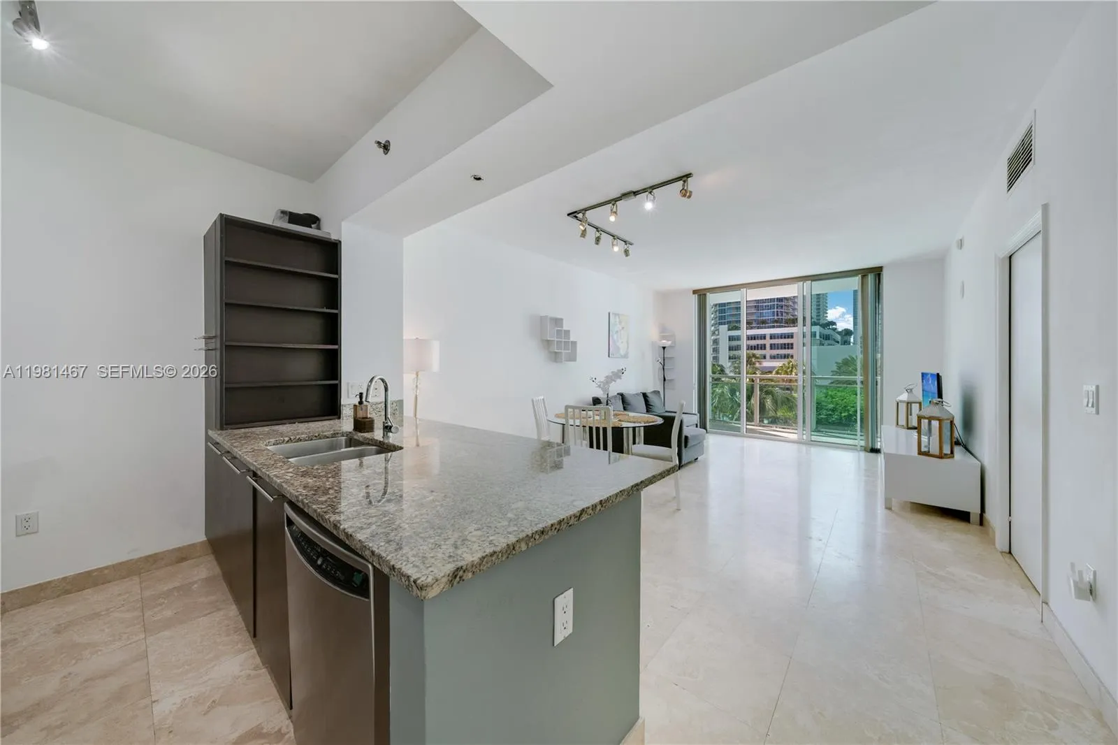 950 Brickell Bay Dr 1403, Miami, Florida 33131, Miami, Florida 33131, 1 Bedroom Bedrooms, ,1 BathroomBathrooms,Residential Lease,For Rent,950 Brickell Bay Dr 1403, Miami, Florida 33131,A11981467