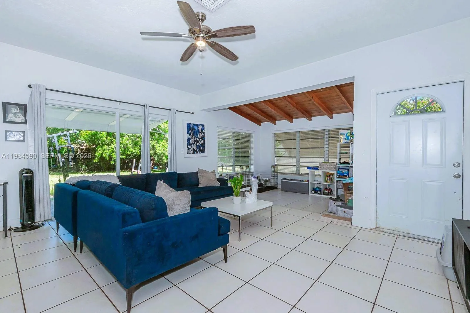 913 Ne 4th St, Hallandale Beach, Florida 33009, Hallandale Beach, Florida 33009, 2 Bedrooms Bedrooms, ,1 BathroomBathrooms,Residential,For Sale,913 Ne 4th St, Hallandale Beach, Florida 33009,A11984590