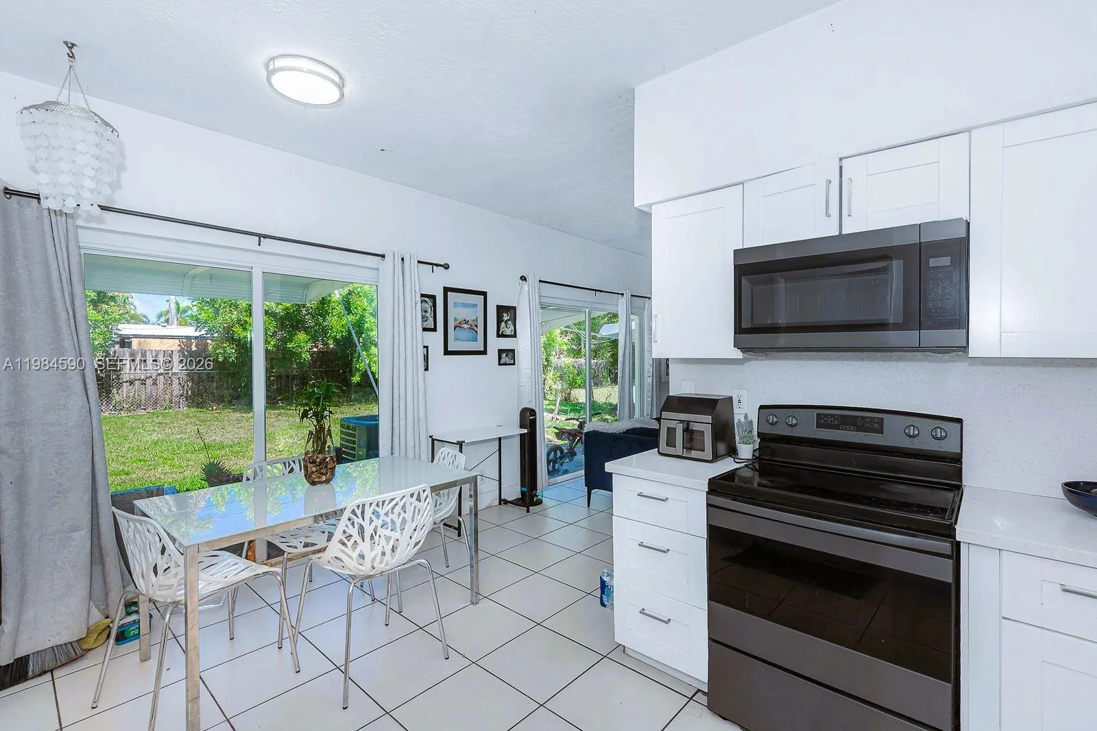 913 Ne 4th St, Hallandale Beach, Florida 33009, Hallandale Beach, Florida 33009, 2 Bedrooms Bedrooms, ,1 BathroomBathrooms,Residential,For Sale,913 Ne 4th St, Hallandale Beach, Florida 33009,A11984590