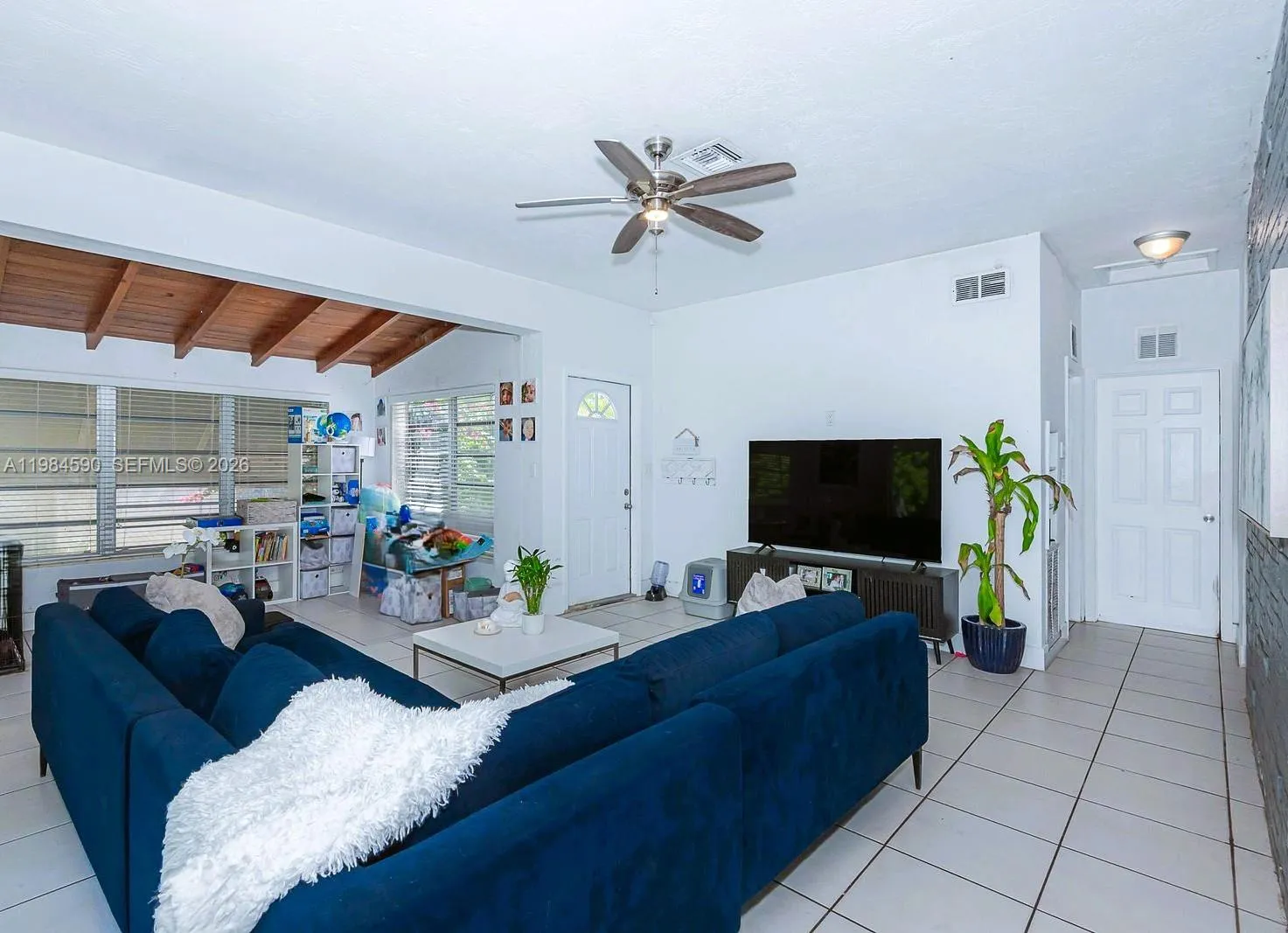 913 Ne 4th St, Hallandale Beach, Florida 33009, Hallandale Beach, Florida 33009, 2 Bedrooms Bedrooms, ,1 BathroomBathrooms,Residential,For Sale,913 Ne 4th St, Hallandale Beach, Florida 33009,A11984590