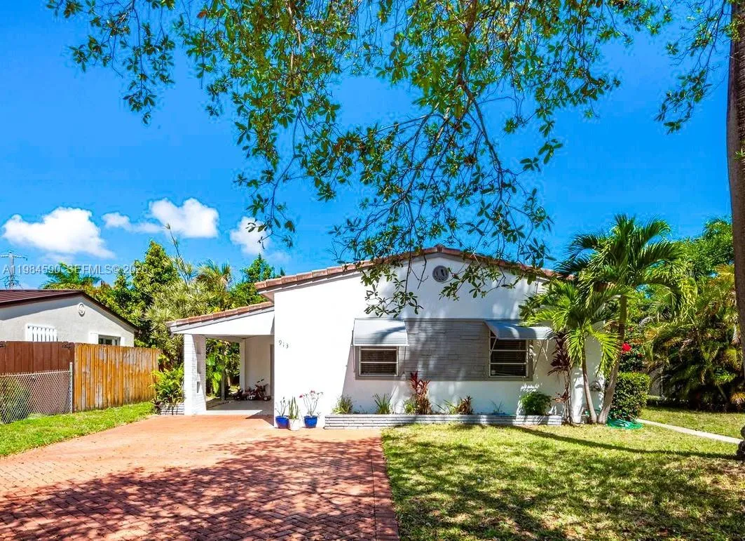 913 Ne 4th St, Hallandale Beach, Florida 33009, Hallandale Beach, Florida 33009, 2 Bedrooms Bedrooms, ,1 BathroomBathrooms,Residential,For Sale,913 Ne 4th St, Hallandale Beach, Florida 33009,A11984590