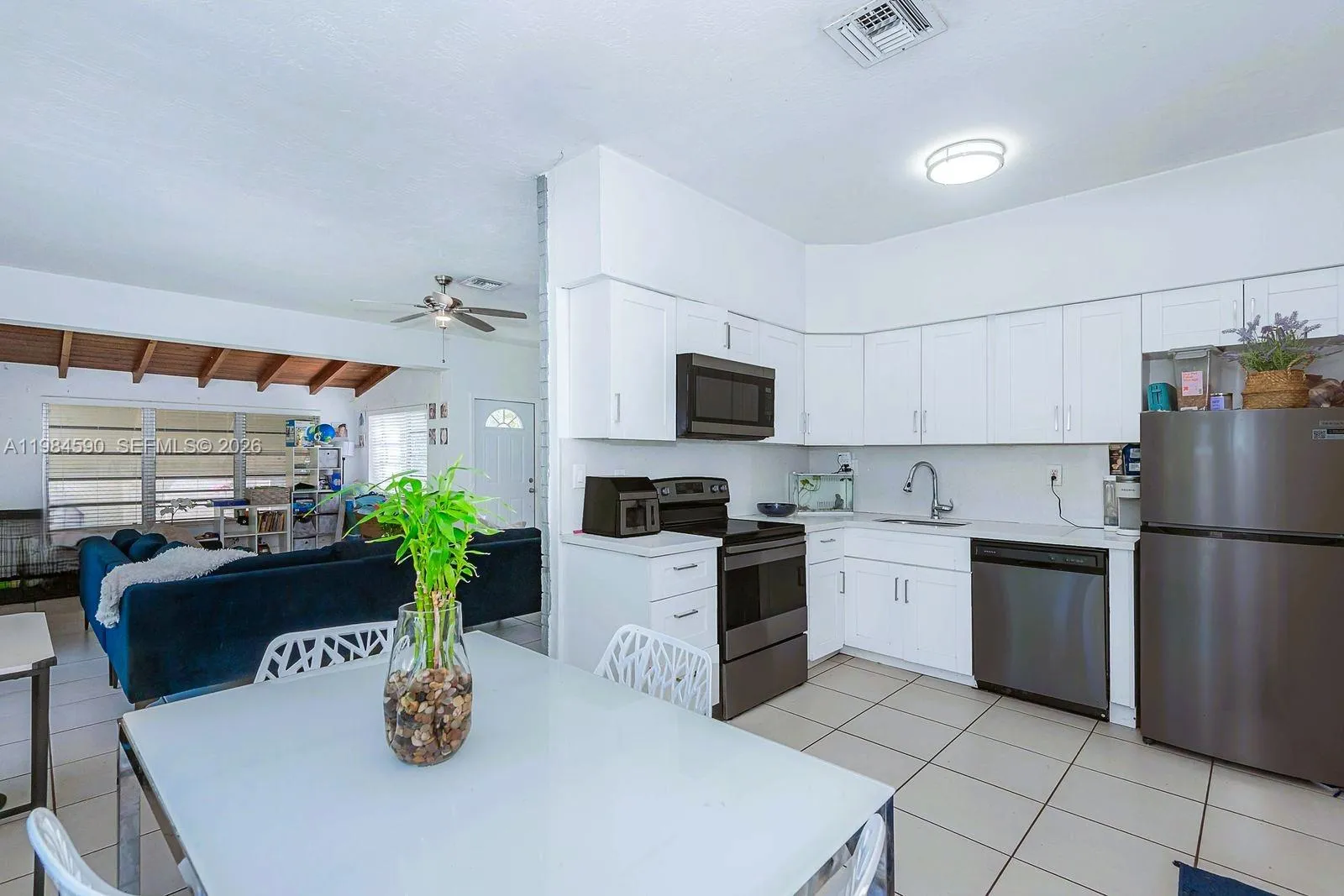 913 Ne 4th St, Hallandale Beach, Florida 33009, Hallandale Beach, Florida 33009, 2 Bedrooms Bedrooms, ,1 BathroomBathrooms,Residential,For Sale,913 Ne 4th St, Hallandale Beach, Florida 33009,A11984590