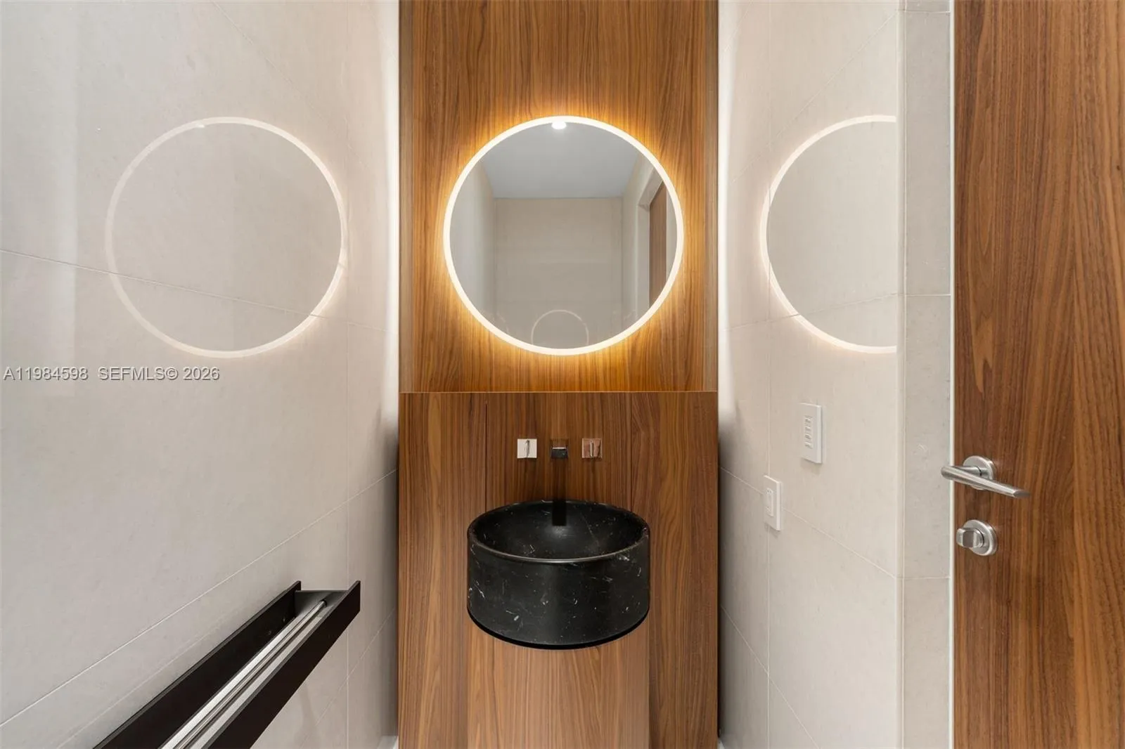 5 Grove Isle Dr L204, Coconut Grove, Florida 33133, Coconut Grove, Florida 33133, 3 Bedrooms Bedrooms, ,3 BathroomsBathrooms,Residential Lease,For Rent,5 Grove Isle Dr L204, Coconut Grove, Florida 33133,A11984598