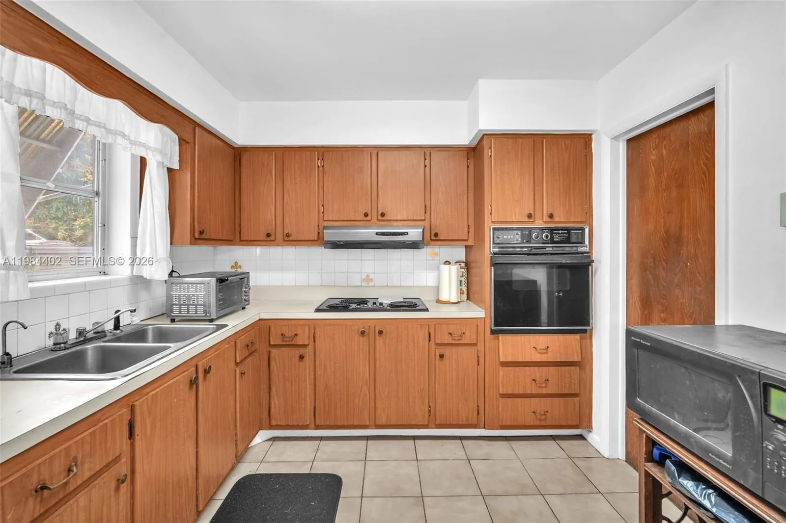 410 Sw 71st Ave, Pembroke Pines, Florida 33023, Pembroke Pines, Florida 33023, 3 Bedrooms Bedrooms, ,2 BathroomsBathrooms,Residential,For Sale,410 Sw 71st Ave, Pembroke Pines, Florida 33023,A11984402