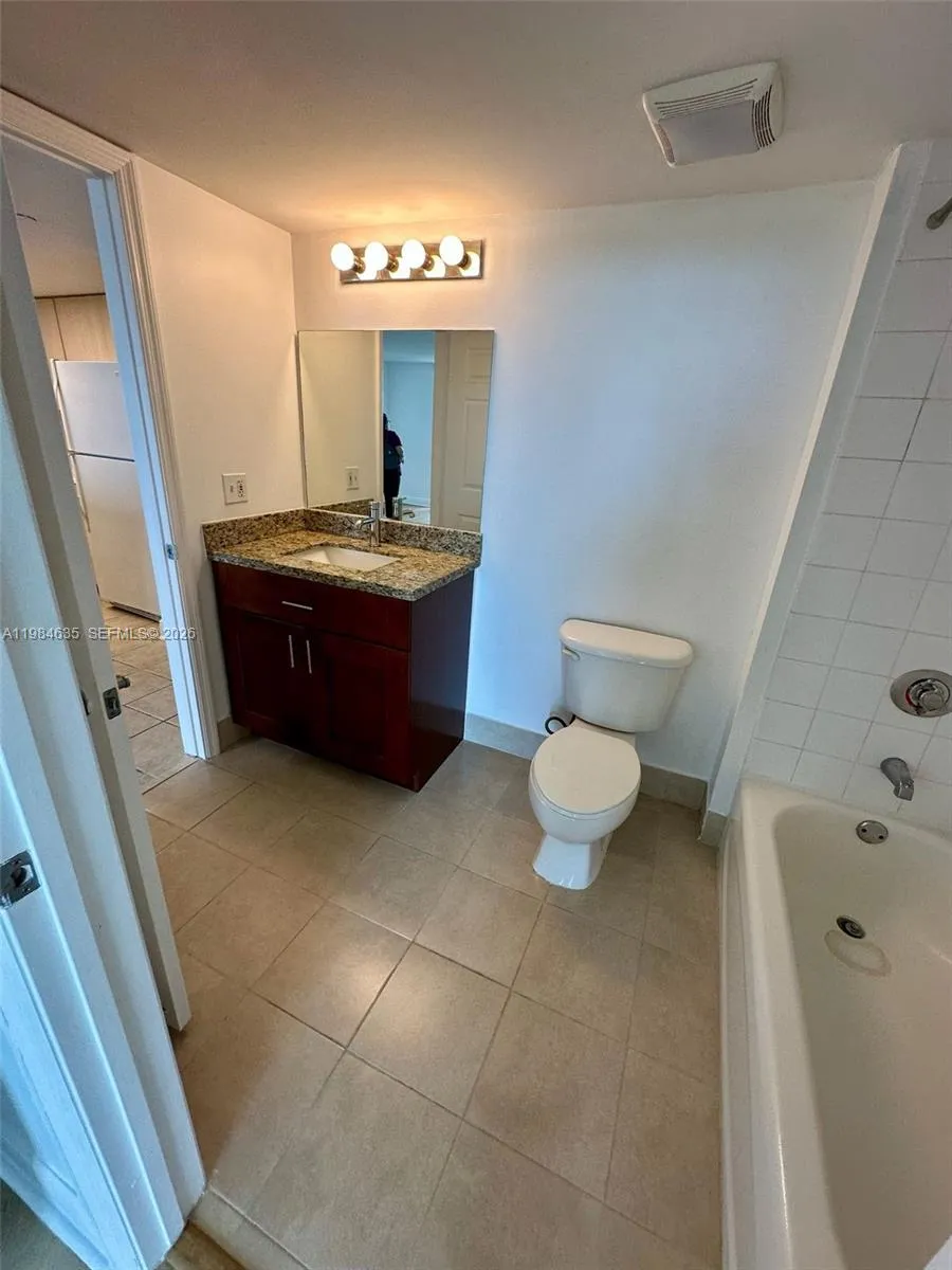 Miami, Florida 33145, 1 Bedroom Bedrooms, ,1 BathroomBathrooms,Residential Lease,For Rent,A11984635