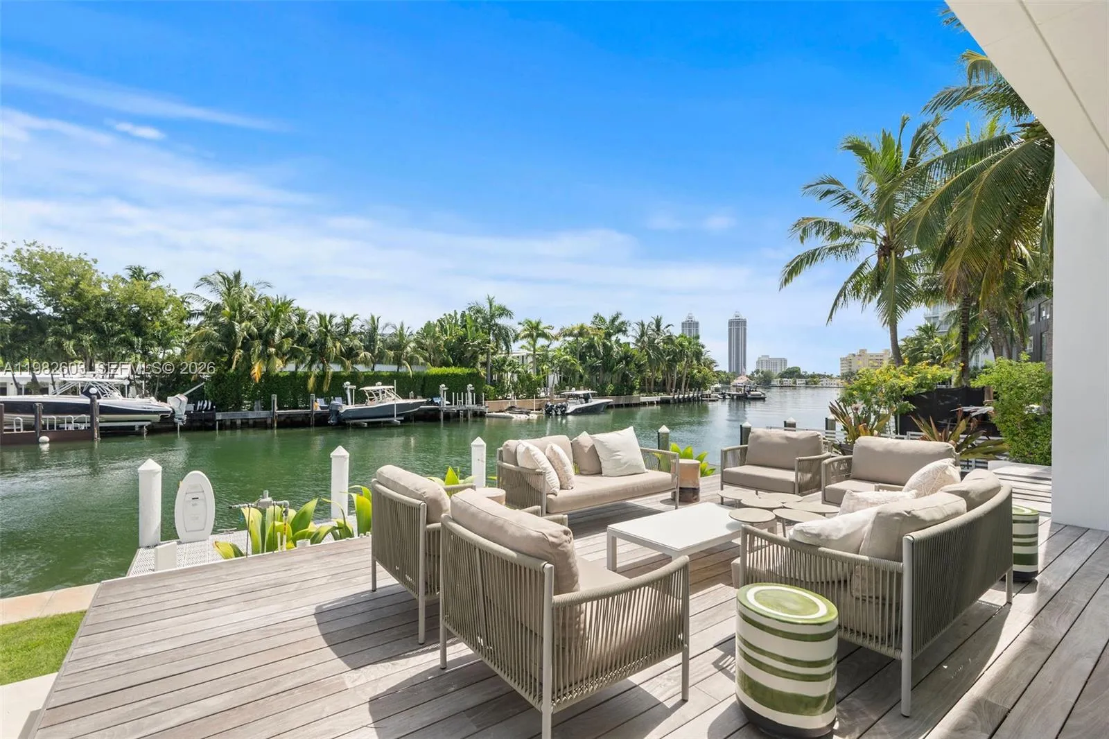 1011 W 48th St 8, Miami Beach, Florida 33140, Miami Beach, Florida 33140, 4 Bedrooms Bedrooms, ,4 BathroomsBathrooms,Residential,For Sale,1011 W 48th St 8, Miami Beach, Florida 33140,A11982603
