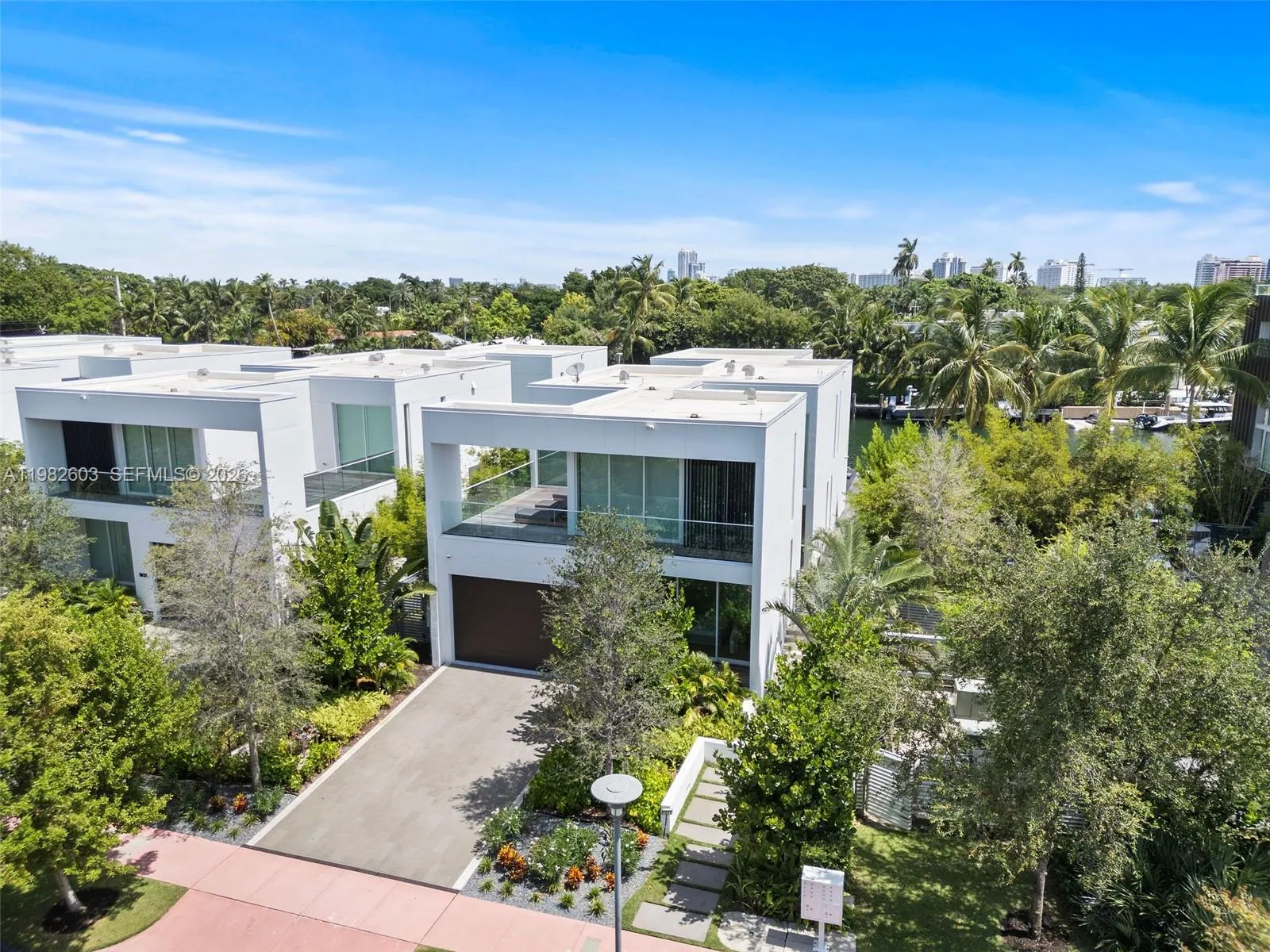 1011 W 48th St 8, Miami Beach, Florida 33140, Miami Beach, Florida 33140, 4 Bedrooms Bedrooms, ,4 BathroomsBathrooms,Residential,For Sale,1011 W 48th St 8, Miami Beach, Florida 33140,A11982603