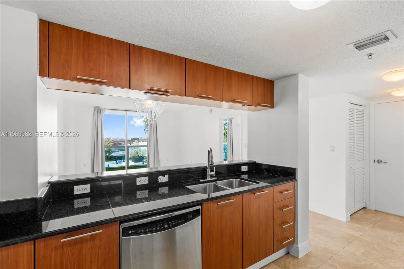 1800 N Bayshore Dr 1208, Miami, Florida 33132, Miami, Florida 33132, 1 Bedroom Bedrooms, ,1 BathroomBathrooms,Residential,For Sale,1800 N Bayshore Dr 1208, Miami, Florida 33132,A11983962
