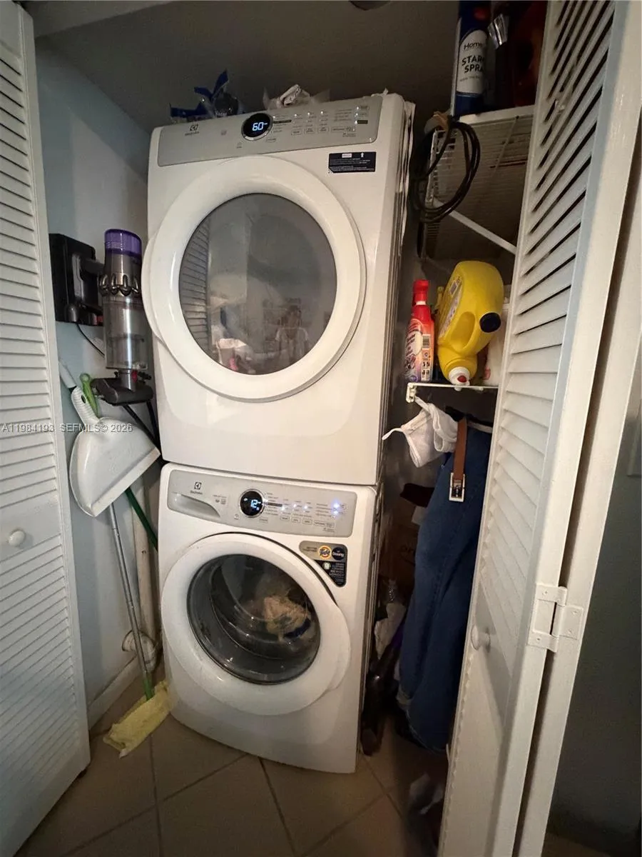 350 Grapetree Dr 410, Key Biscayne, Florida 33149, Key Biscayne, Florida 33149, 2 Bedrooms Bedrooms, ,2 BathroomsBathrooms,Residential Lease,For Rent,350 Grapetree Dr 410, Key Biscayne, Florida 33149,A11984193