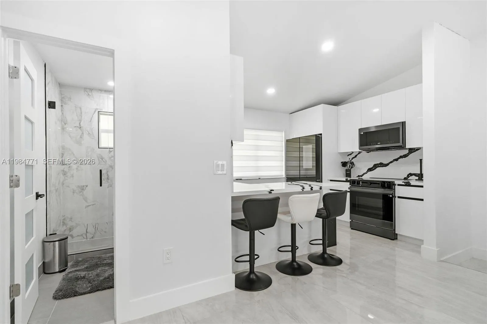 8027 Lake Dr 204, Doral, Florida 33166, Doral, Florida 33166, 2 Bedrooms Bedrooms, 1 Room Rooms,2 BathroomsBathrooms,Residential,For Sale,8027 Lake Dr 204, Doral, Florida 33166,A11984771