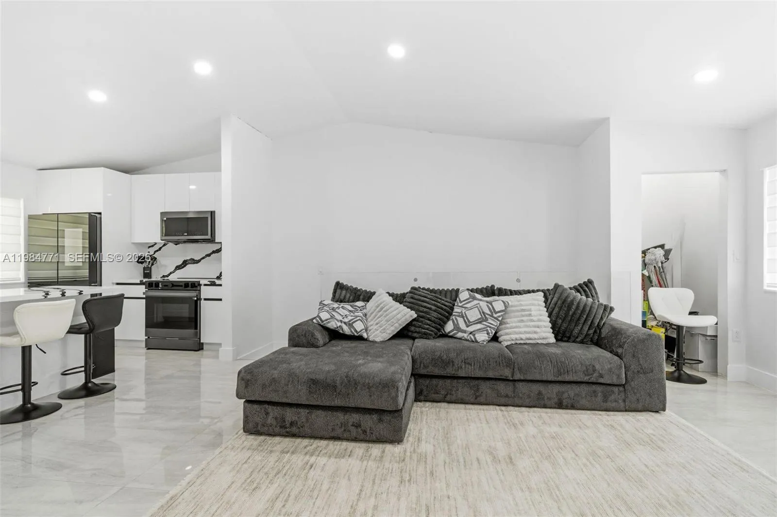 8027 Lake Dr 204, Doral, Florida 33166, Doral, Florida 33166, 2 Bedrooms Bedrooms, 1 Room Rooms,2 BathroomsBathrooms,Residential,For Sale,8027 Lake Dr 204, Doral, Florida 33166,A11984771