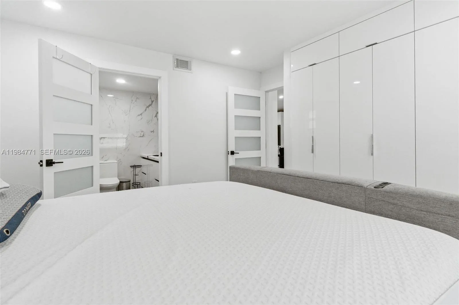 8027 Lake Dr 204, Doral, Florida 33166, Doral, Florida 33166, 2 Bedrooms Bedrooms, 1 Room Rooms,2 BathroomsBathrooms,Residential,For Sale,8027 Lake Dr 204, Doral, Florida 33166,A11984771