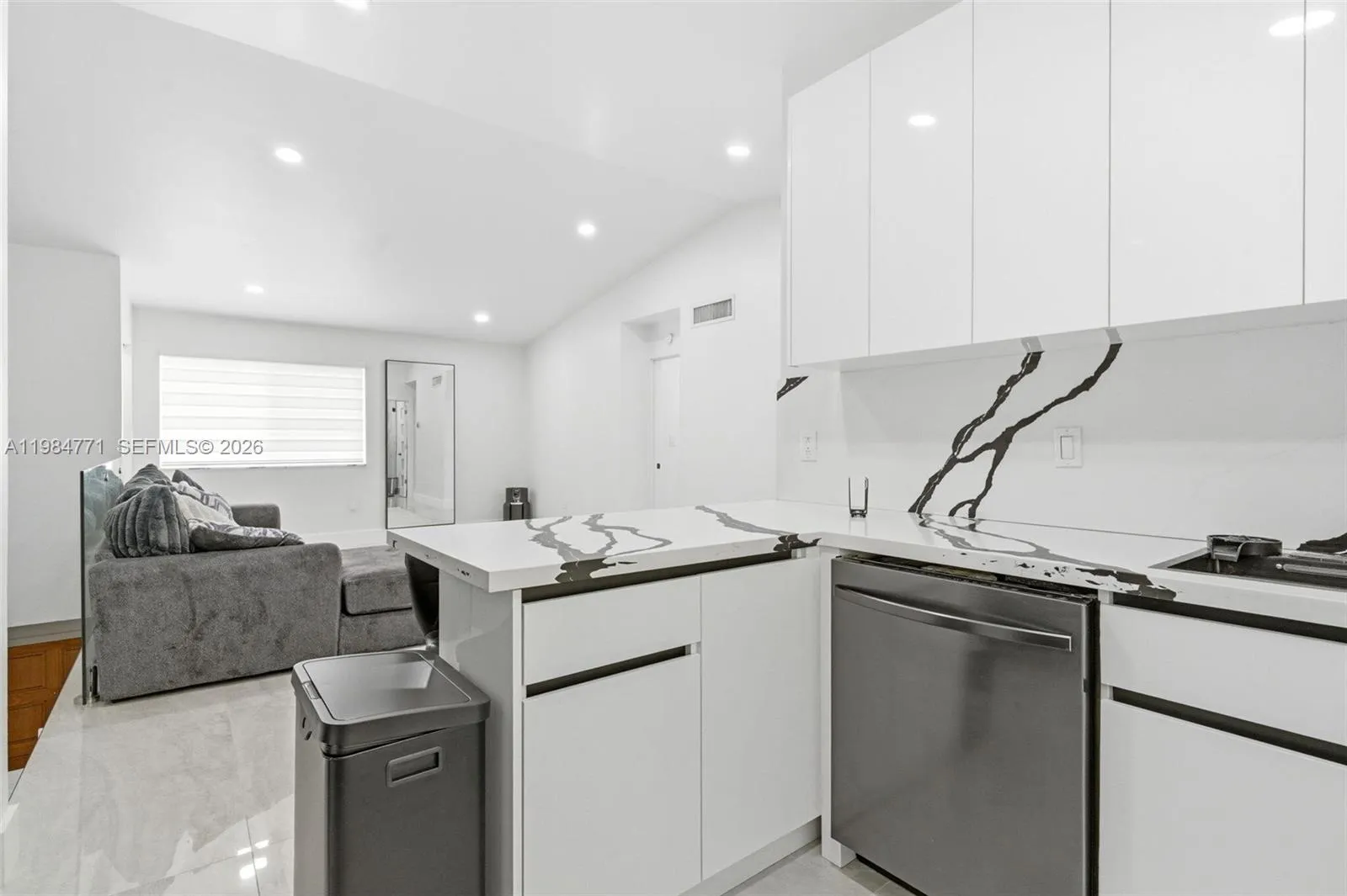 8027 Lake Dr 204, Doral, Florida 33166, Doral, Florida 33166, 2 Bedrooms Bedrooms, 1 Room Rooms,2 BathroomsBathrooms,Residential,For Sale,8027 Lake Dr 204, Doral, Florida 33166,A11984771