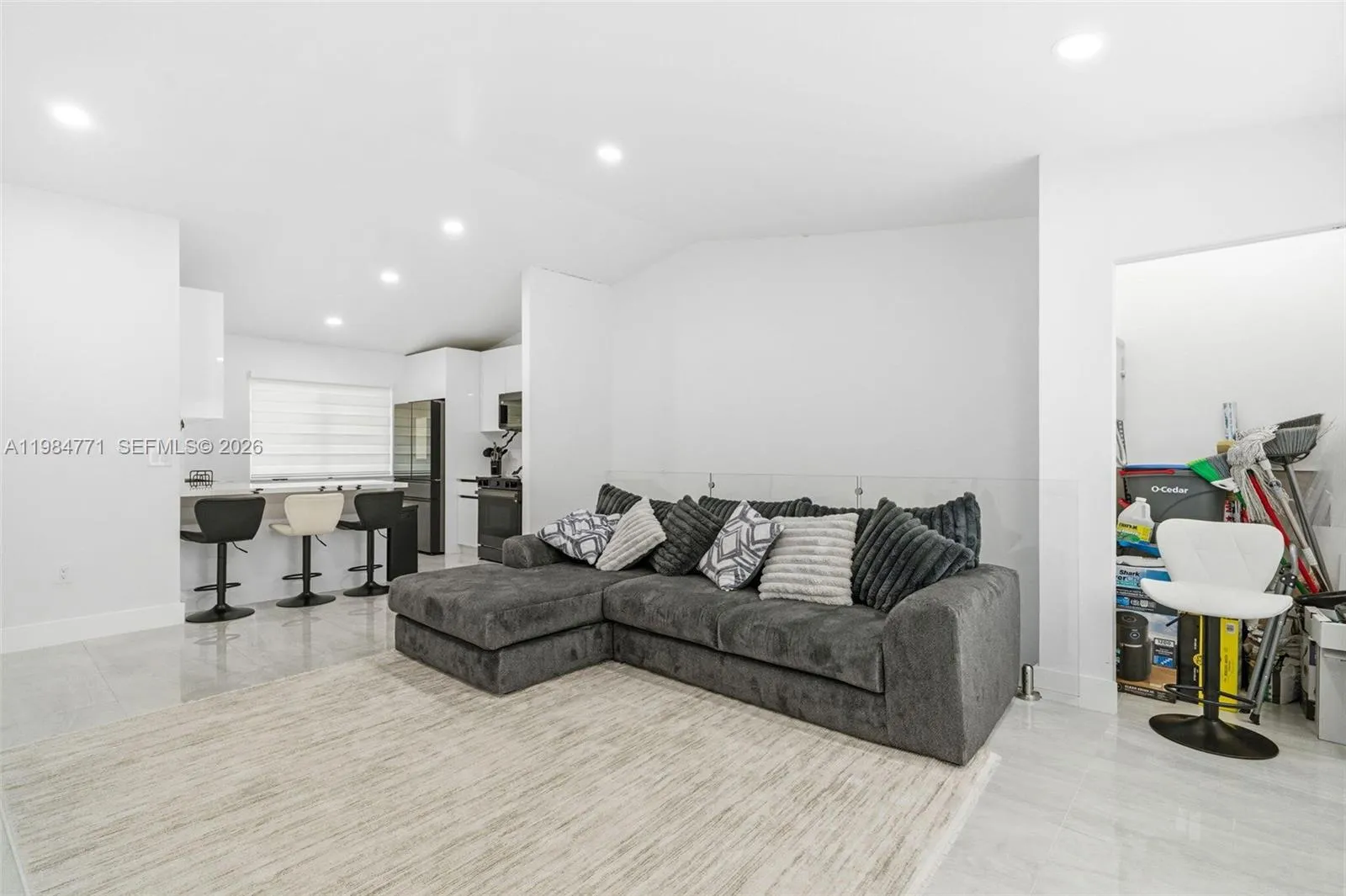 8027 Lake Dr 204, Doral, Florida 33166, Doral, Florida 33166, 2 Bedrooms Bedrooms, 1 Room Rooms,2 BathroomsBathrooms,Residential,For Sale,8027 Lake Dr 204, Doral, Florida 33166,A11984771