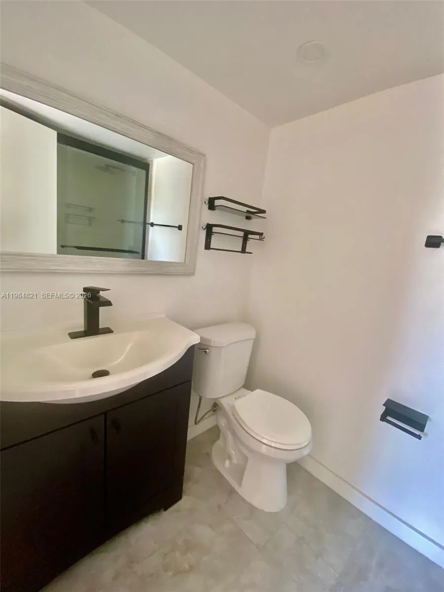 8975 Palm Tree Ln 8975, Pembroke Pines, Florida 33, Pembroke Pines, Florida 33024, 2 Bedrooms Bedrooms, ,2 BathroomsBathrooms,Residential Lease,For Rent,8975 Palm Tree Ln 8975, Pembroke Pines, Florida 33,A11984821