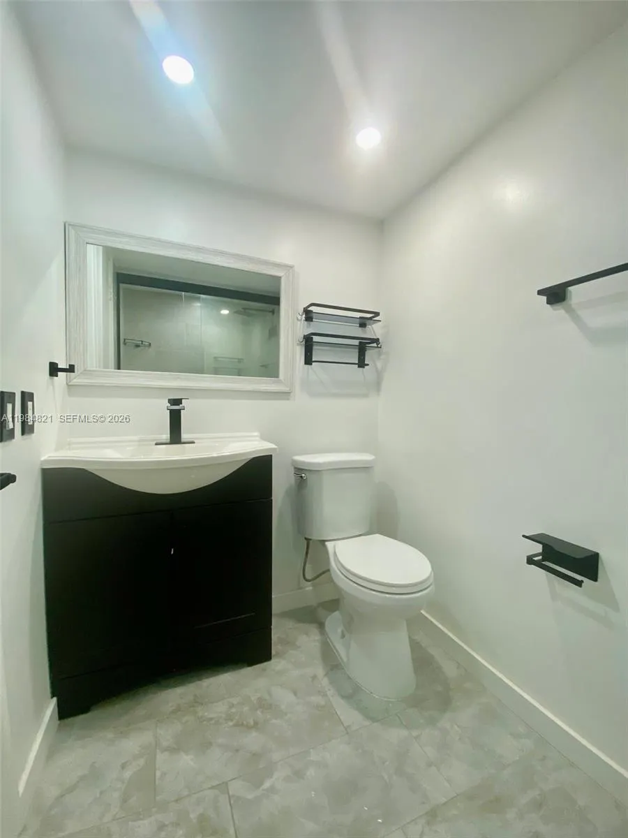 8975 Palm Tree Ln 8975, Pembroke Pines, Florida 33, Pembroke Pines, Florida 33024, 2 Bedrooms Bedrooms, ,2 BathroomsBathrooms,Residential Lease,For Rent,8975 Palm Tree Ln 8975, Pembroke Pines, Florida 33,A11984821
