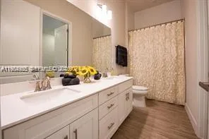 Hall Bathroom with tub