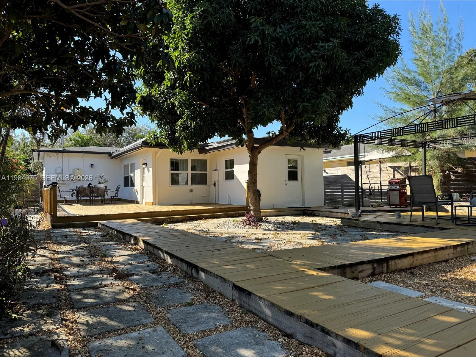 2247 Jackson St, Hollywood, Florida 33020, Hollywood, Florida 33020, 3 Bedrooms Bedrooms, ,2 BathroomsBathrooms,Residential Lease,For Rent,2247 Jackson St, Hollywood, Florida 33020,A11984975