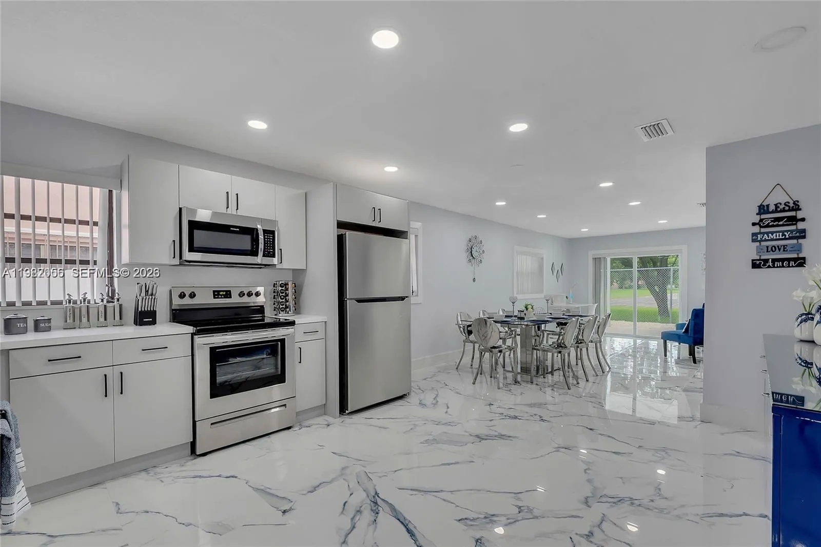 895 W 39th Pl, Hialeah, Florida 33012, Hialeah, Florida 33012, 3 Bedrooms Bedrooms, ,2 BathroomsBathrooms,Residential Lease,For Rent,895 W 39th Pl, Hialeah, Florida 33012,A11982056