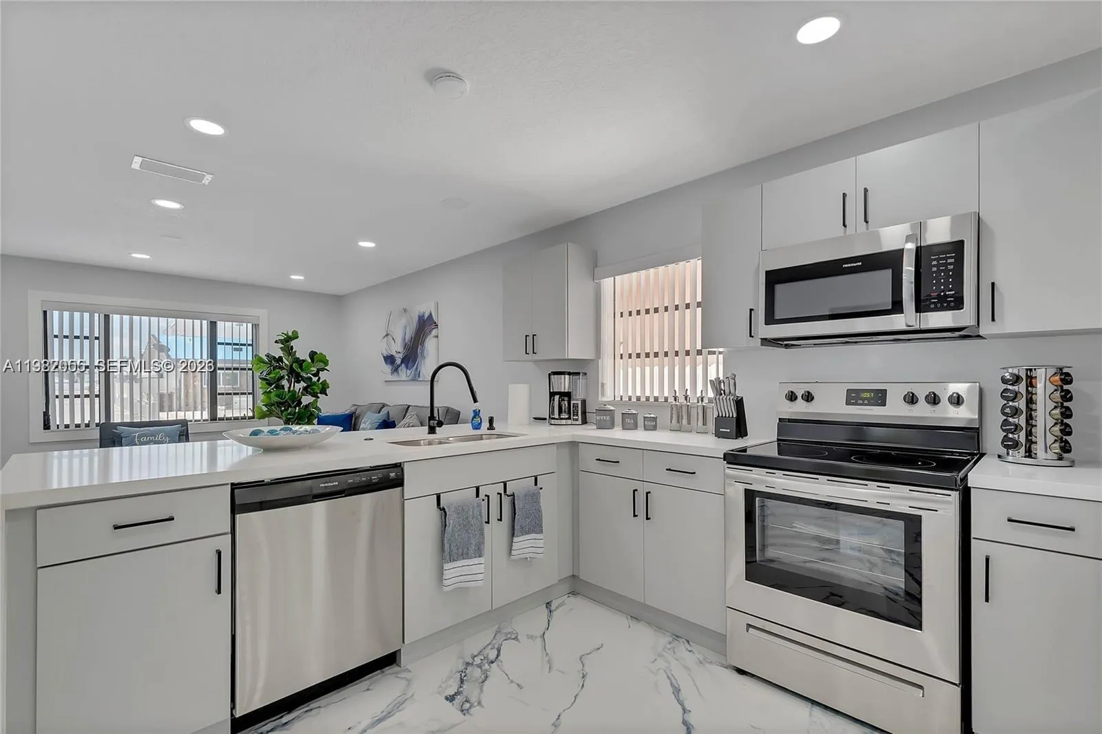 895 W 39th Pl, Hialeah, Florida 33012, Hialeah, Florida 33012, 3 Bedrooms Bedrooms, ,2 BathroomsBathrooms,Residential Lease,For Rent,895 W 39th Pl, Hialeah, Florida 33012,A11982056