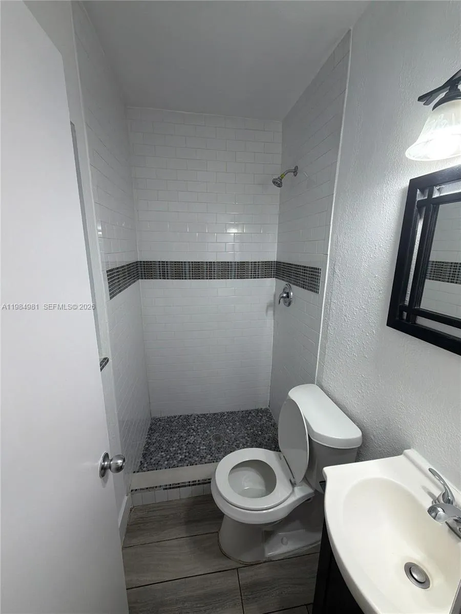 1145 Nw 3rd St 3, Miami, Florida 33128, Miami, Florida 33128, 1 Bedroom Bedrooms, ,1 BathroomBathrooms,Residential Lease,For Rent,1145 Nw 3rd St 3, Miami, Florida 33128,A11984981