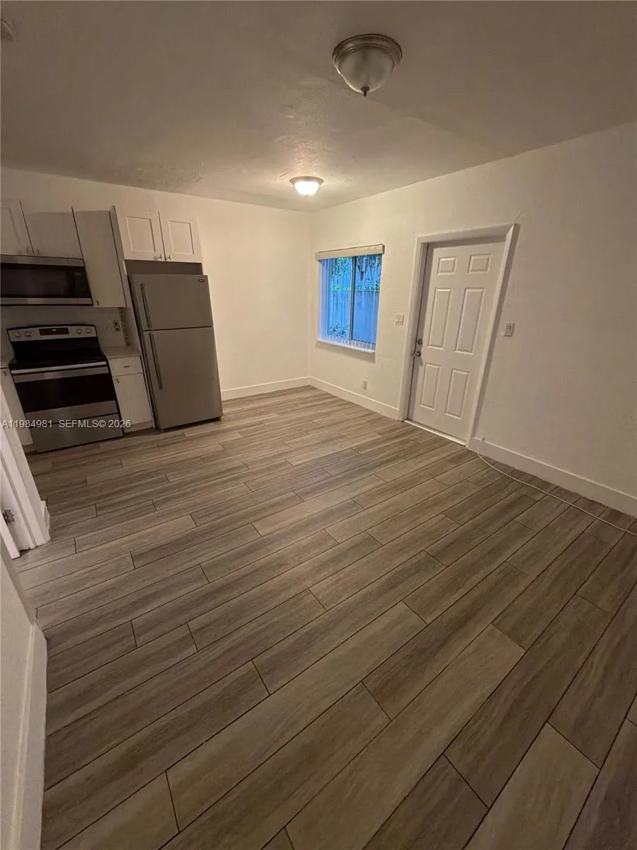 1145 Nw 3rd St 3, Miami, Florida 33128, Miami, Florida 33128, 1 Bedroom Bedrooms, ,1 BathroomBathrooms,Residential Lease,For Rent,1145 Nw 3rd St 3, Miami, Florida 33128,A11984981