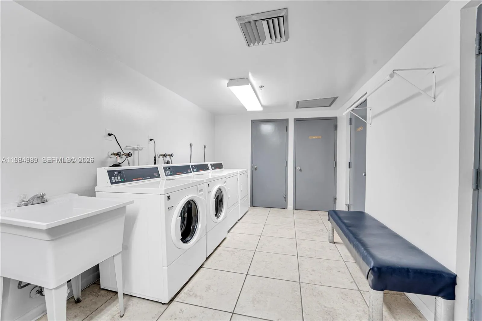 919 Hillcrest Dr 210, Hollywood, Florida 33021, Hollywood, Florida 33021, 2 Bedrooms Bedrooms, ,2 BathroomsBathrooms,Residential Lease,For Rent,919 Hillcrest Dr 210, Hollywood, Florida 33021,A11984989