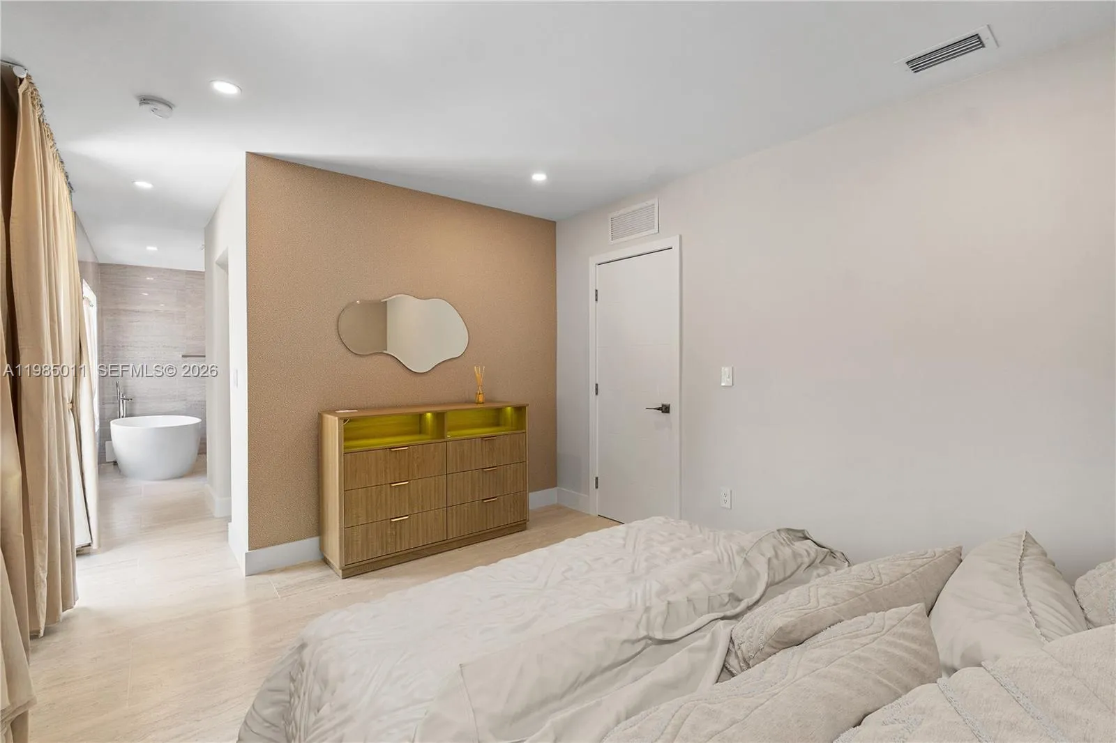 Main level master suit