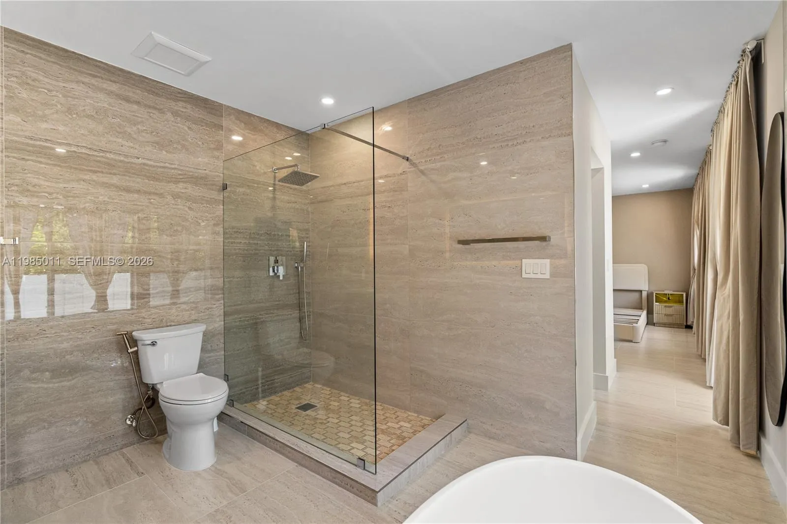 Main level master bath