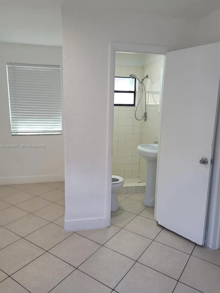 2910 Nw 6th Ct 2, Pompano Beach, Florida 33069, Pompano Beach, Florida 33069, 1 Bedroom Bedrooms, ,1 BathroomBathrooms,Residential Lease,For Rent,2910 Nw 6th Ct 2, Pompano Beach, Florida 33069,A11985070