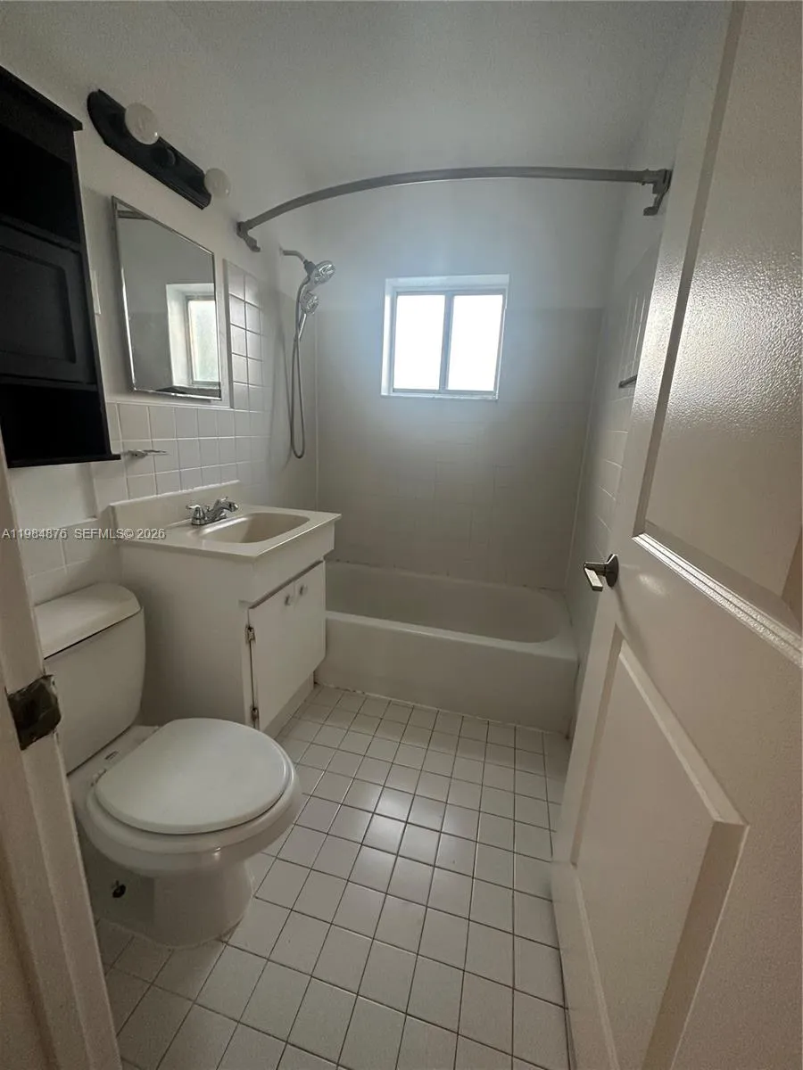 5743 Lincoln St 1, Hollywood, Florida 33021, Hollywood, Florida 33021, 2 Bedrooms Bedrooms, ,1 BathroomBathrooms,Residential Lease,For Rent,5743 Lincoln St 1, Hollywood, Florida 33021,A11984876