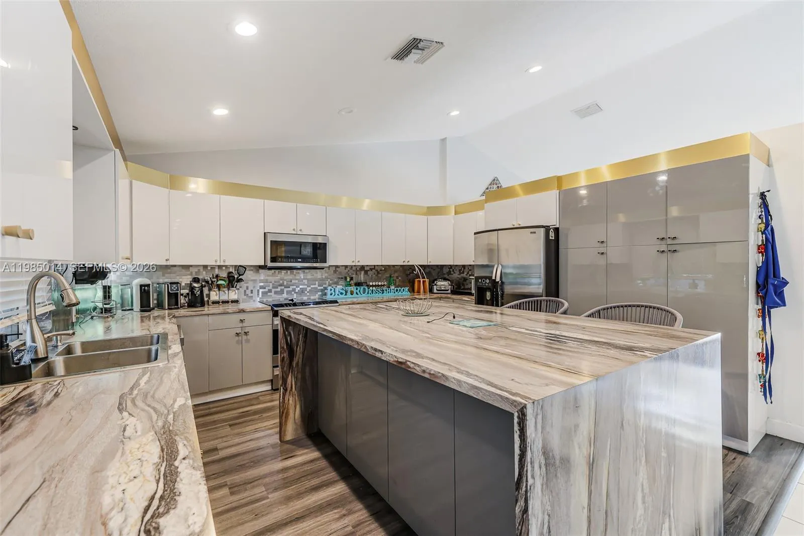 5431 Sw 109th Ave, Davie, Florida 33328, Davie, Florida 33328, 5 Bedrooms Bedrooms, ,5 BathroomsBathrooms,Residential,For Sale,5431 Sw 109th Ave, Davie, Florida 33328,A11985014