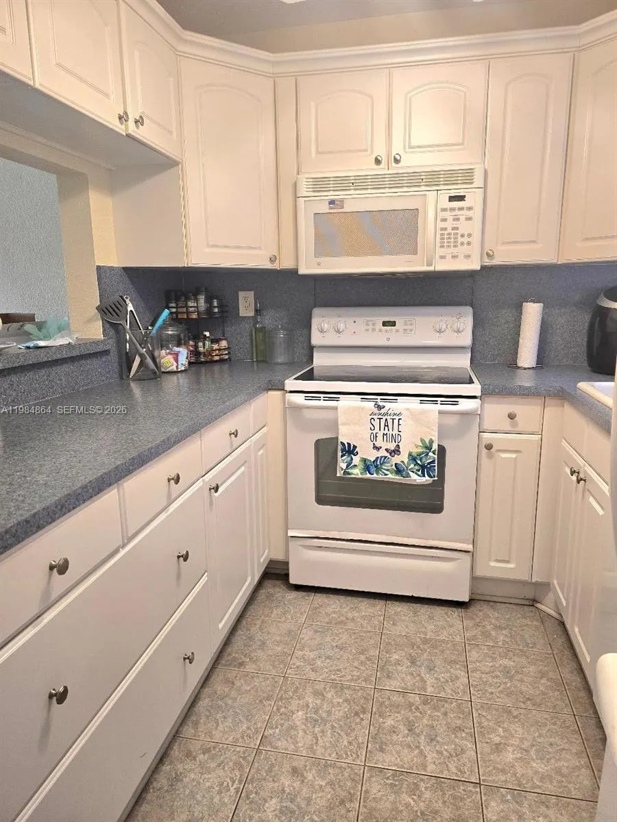 2998 E Sunrise Lakes Dr 111, Sunrise, Florida 3332, Sunrise, Florida 33322, 1 Bedroom Bedrooms, ,1 BathroomBathrooms,Residential Lease,For Rent,2998 E Sunrise Lakes Dr 111, Sunrise, Florida 3332,A11984864