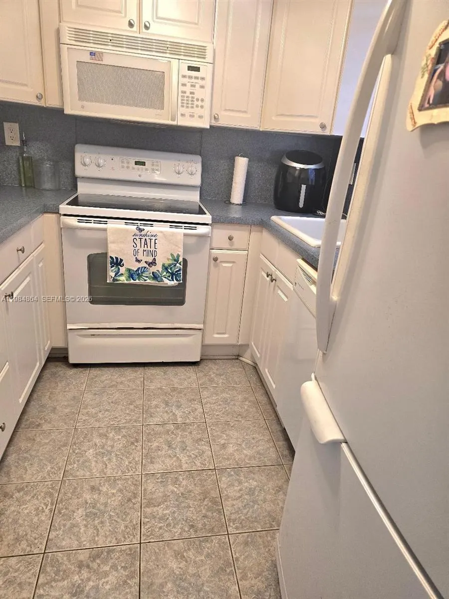 2998 E Sunrise Lakes Dr 111, Sunrise, Florida 3332, Sunrise, Florida 33322, 1 Bedroom Bedrooms, ,1 BathroomBathrooms,Residential Lease,For Rent,2998 E Sunrise Lakes Dr 111, Sunrise, Florida 3332,A11984864