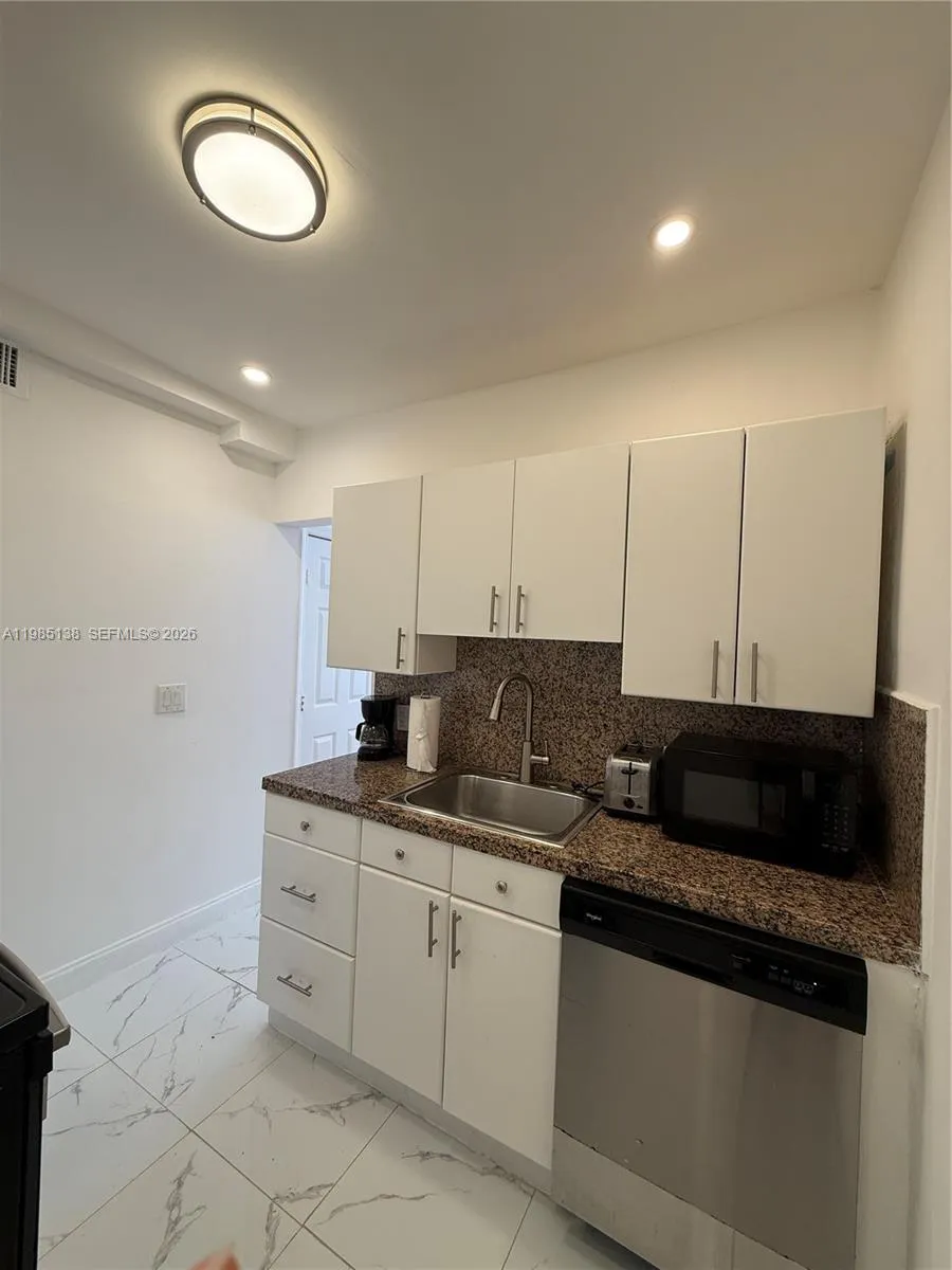 1542 Jefferson Ave 5, Miami Beach, Florida 33139, Miami Beach, Florida 33139, 2 Bedrooms Bedrooms, ,1 BathroomBathrooms,Residential Lease,For Rent,1542 Jefferson Ave 5, Miami Beach, Florida 33139,A11985138
