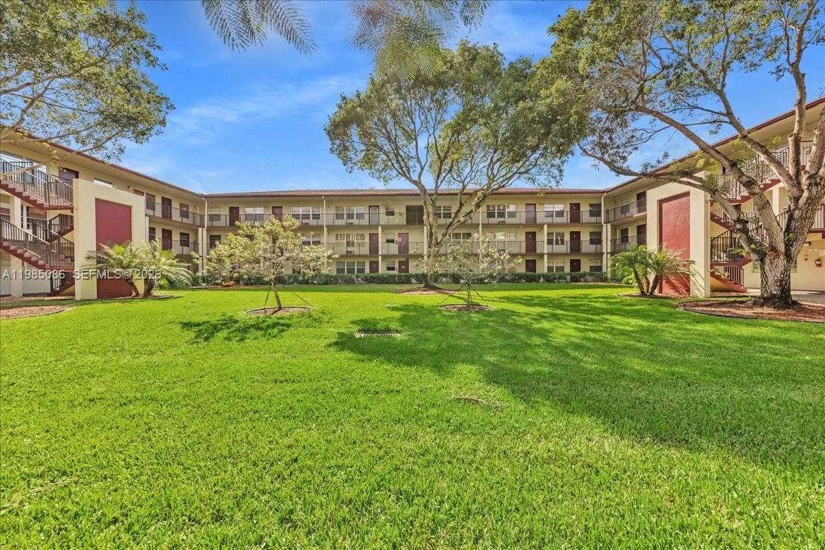 13500 Sw 1st St 307u, Pembroke Pines, Florida 3302, Pembroke Pines, Florida 33027, 1 Bedroom Bedrooms, ,1 BathroomBathrooms,Residential Lease,For Rent,13500 Sw 1st St 307u, Pembroke Pines, Florida 3302,A11985086