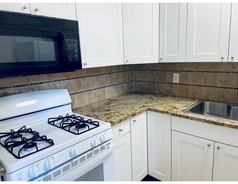 1300 Salzedo St 5, Coral Gables, Florida 33134, Coral Gables, Florida 33134, 1 Bedroom Bedrooms, ,1 BathroomBathrooms,Residential Lease,For Rent,1300 Salzedo St 5, Coral Gables, Florida 33134,A11983411