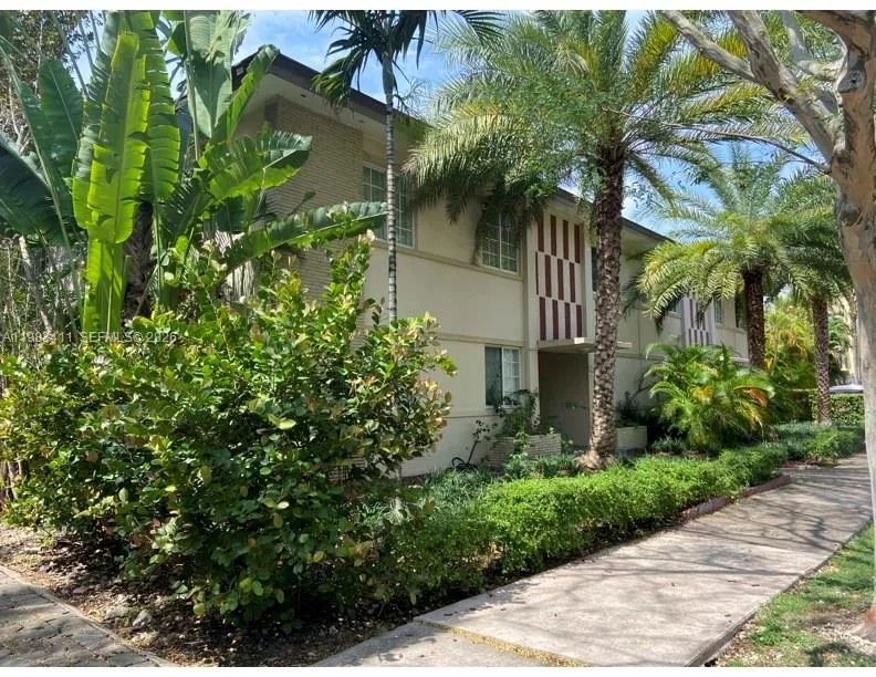 1300 Salzedo St 5, Coral Gables, Florida 33134, Coral Gables, Florida 33134, 1 Bedroom Bedrooms, ,1 BathroomBathrooms,Residential Lease,For Rent,1300 Salzedo St 5, Coral Gables, Florida 33134,A11983411