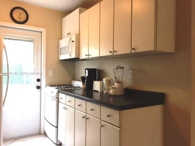 7315 Byron Ave 6, Miami Beach, Florida 33141, Miami Beach, Florida 33141, ,1 BathroomBathrooms,Residential Lease,For Rent,7315 Byron Ave 6, Miami Beach, Florida 33141,A11985191