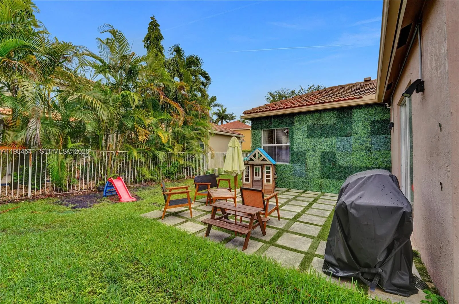 930 W Bluewood Ter, Weston, Florida 33327, Weston, Florida 33327, 3 Bedrooms Bedrooms, ,2 BathroomsBathrooms,Residential Lease,For Rent,930 W Bluewood Ter, Weston, Florida 33327,A11984541