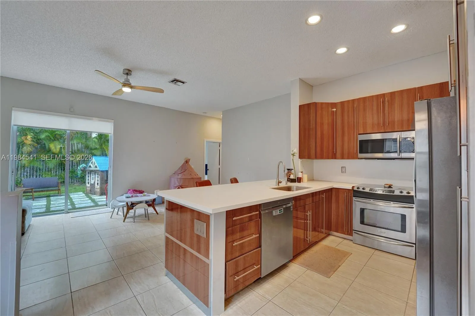 930 W Bluewood Ter, Weston, Florida 33327, Weston, Florida 33327, 3 Bedrooms Bedrooms, ,2 BathroomsBathrooms,Residential Lease,For Rent,930 W Bluewood Ter, Weston, Florida 33327,A11984541